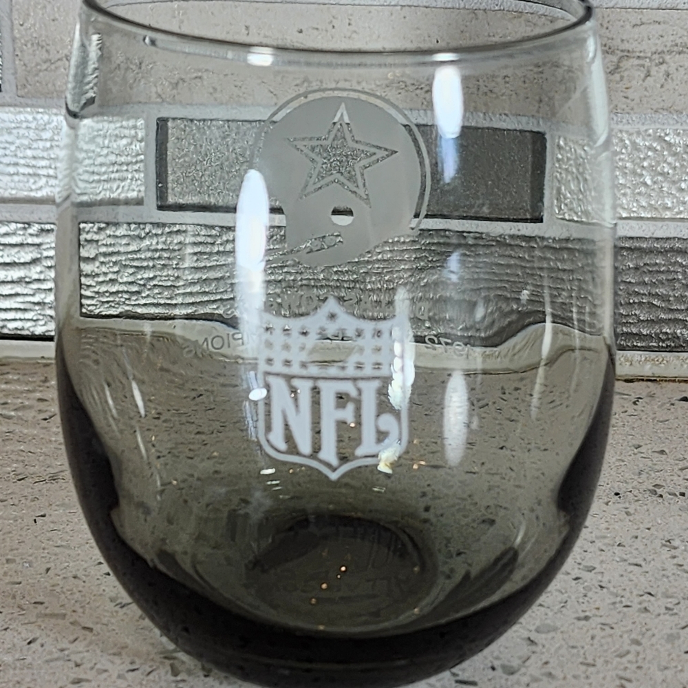 Pair of Vintage Dallas Cowboys NFL 1972 World Champs Glass 4.5" Tall Smoke - Picture 2 of 5